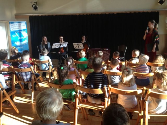 NIE BOJĘ SIĘ MUZYKI - koncert muzyki klasycznej w MDK 2 dla szkół i przedszkoli, 5.11.2014 r. Prowadzenie: Fundacja Fabryka Sztuki. http://www.niebojesiemuzyki.pl/